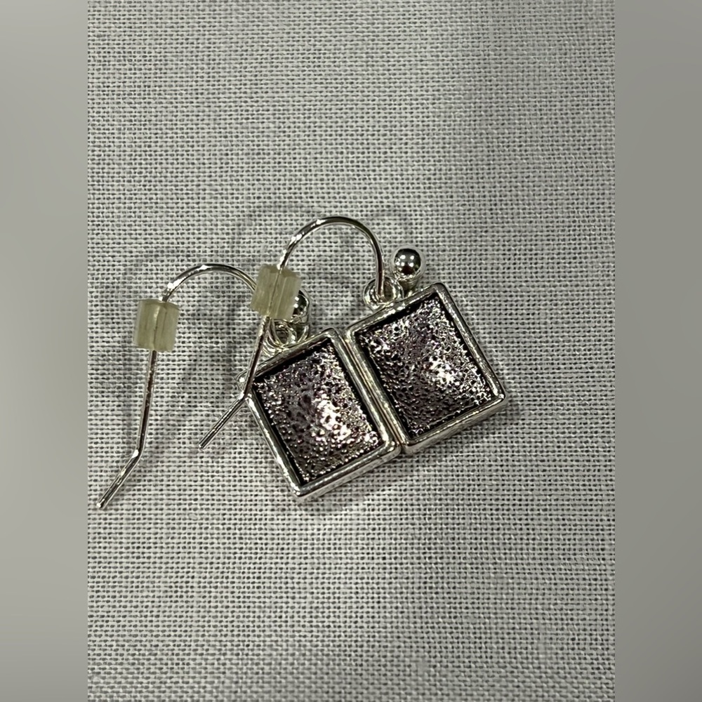 Two pair of silver earrings - Picture 4 of 4